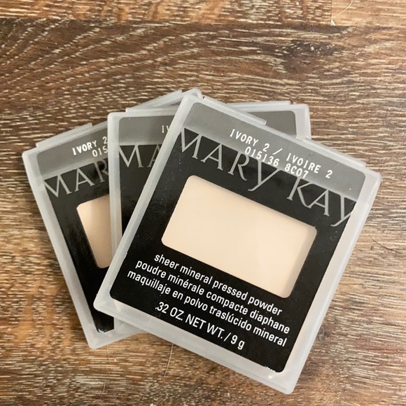 Mary Kay Sheer Mineral Pressed Powder in Ivory2